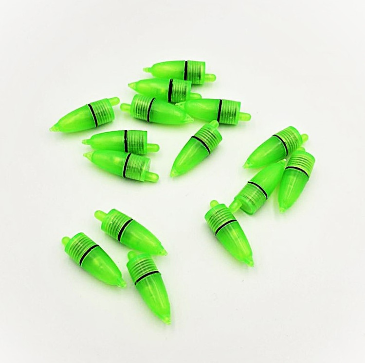 چراغ باتری خور روی چوب